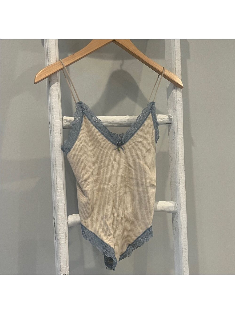 Out from under urban outfitters Cream and Blue Lace Trim cami Bodysuit large - Picture 2 of 7